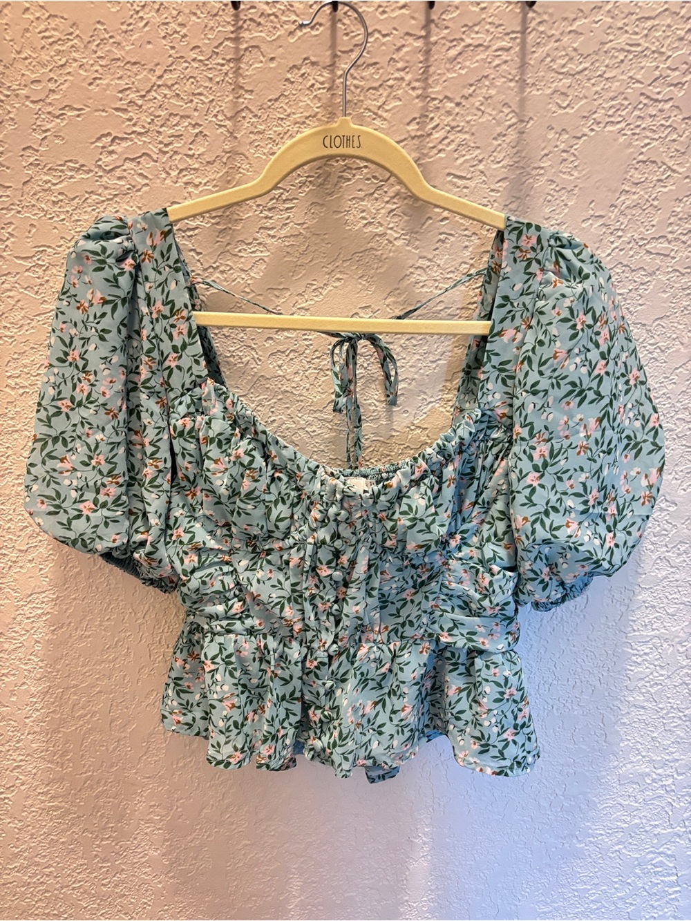 ASTR the Label - Floral Puff-Sleeve Crop Blouse